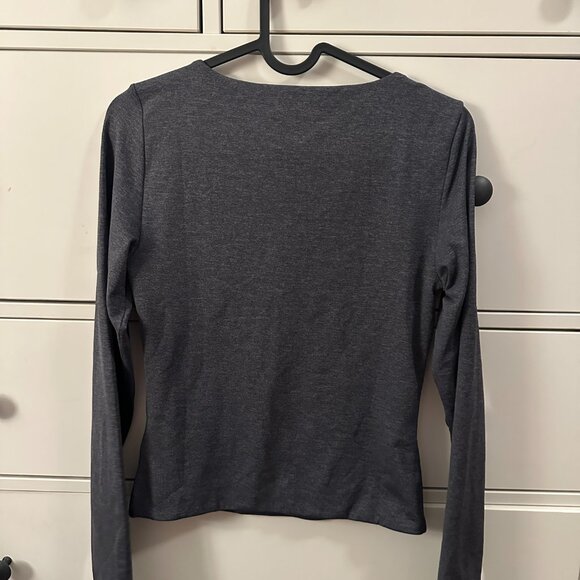 Aritzia Contour Scoopneck Longsleeve in Heather Charcoal (Grey) size Medium - Picture 3 of 4